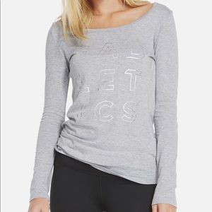 NWT Fabletics scoop tee with l logo on the front